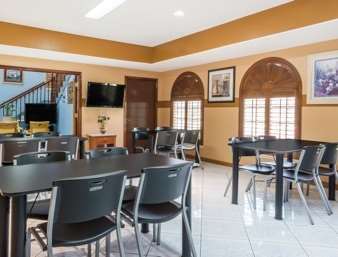 Super 8 Donna Hotel Restaurant photo